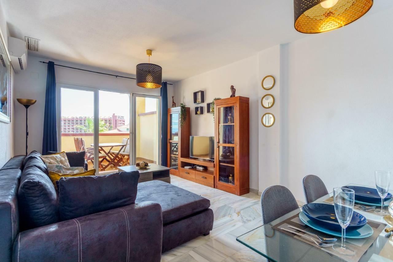 Spacious Beachfront Flat With Sea Views And Private Indoor Parking بينالماذينا المظهر الخارجي الصورة