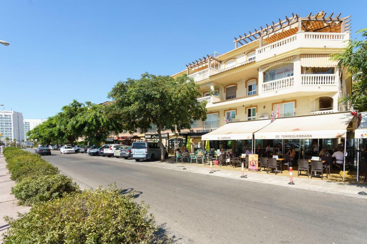 Spacious Beachfront Flat With Sea Views And Private Indoor Parking بينالماذينا المظهر الخارجي الصورة
